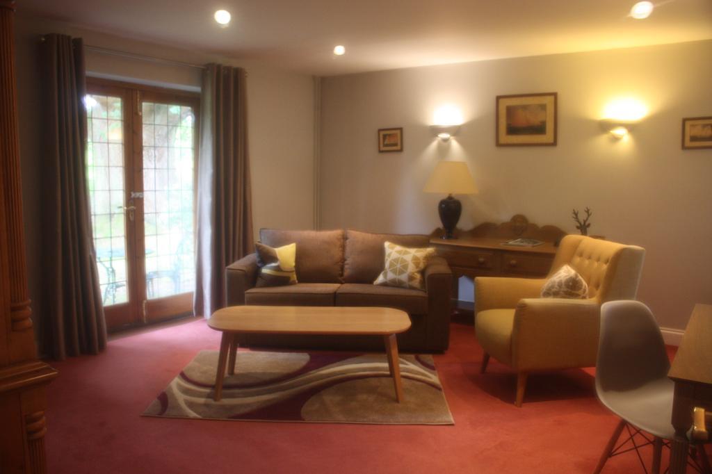 Ghyll Manor Country Hotel Хоршам Экстерьер фото