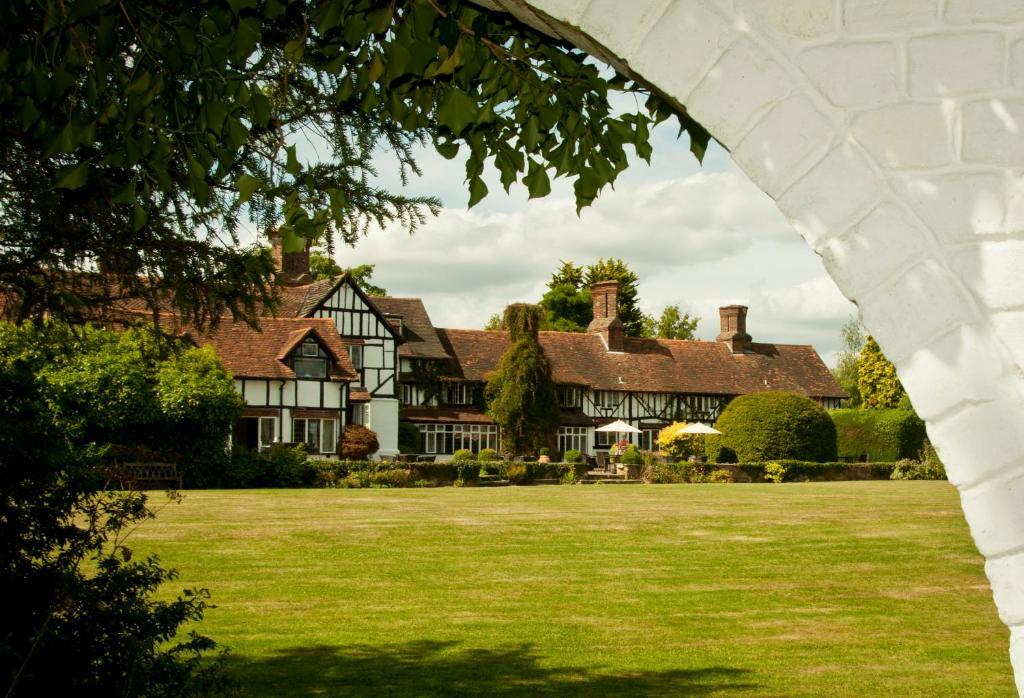 Ghyll Manor Country Hotel Хоршам Экстерьер фото